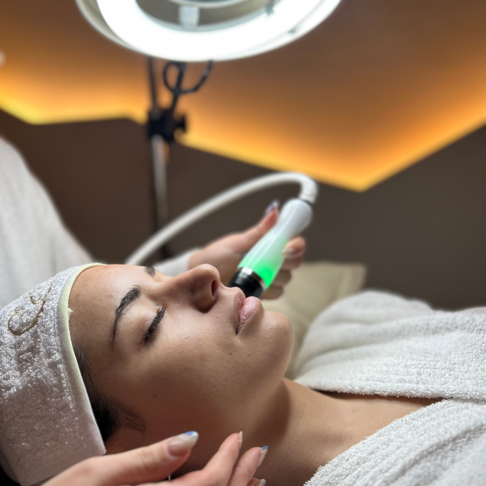 Limpieza Facial + Dermaplaning + Radiofrecuencia